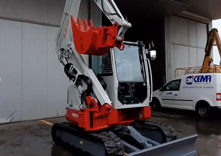 NUEVA TAKEUCHI TB257FR